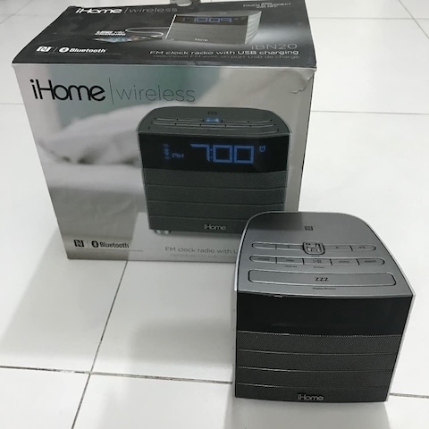 iHome NFC Bluetooth Wireless FM Clock Radio with USB Charging