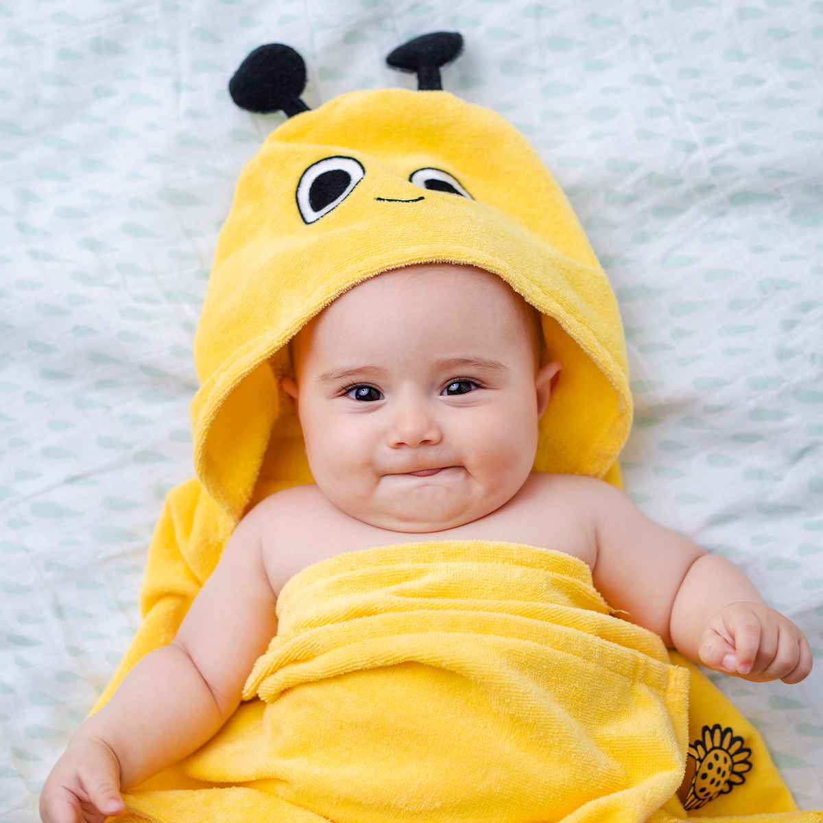 Milk&amp;Moo Buzzy Bee Baby Bath Towel, 100% Cotton Baby Hooded Towel, Ultra Soft and Absorbent Baby Towel for Newborns, Infants and Toddlers, XL Size, Yellow Color