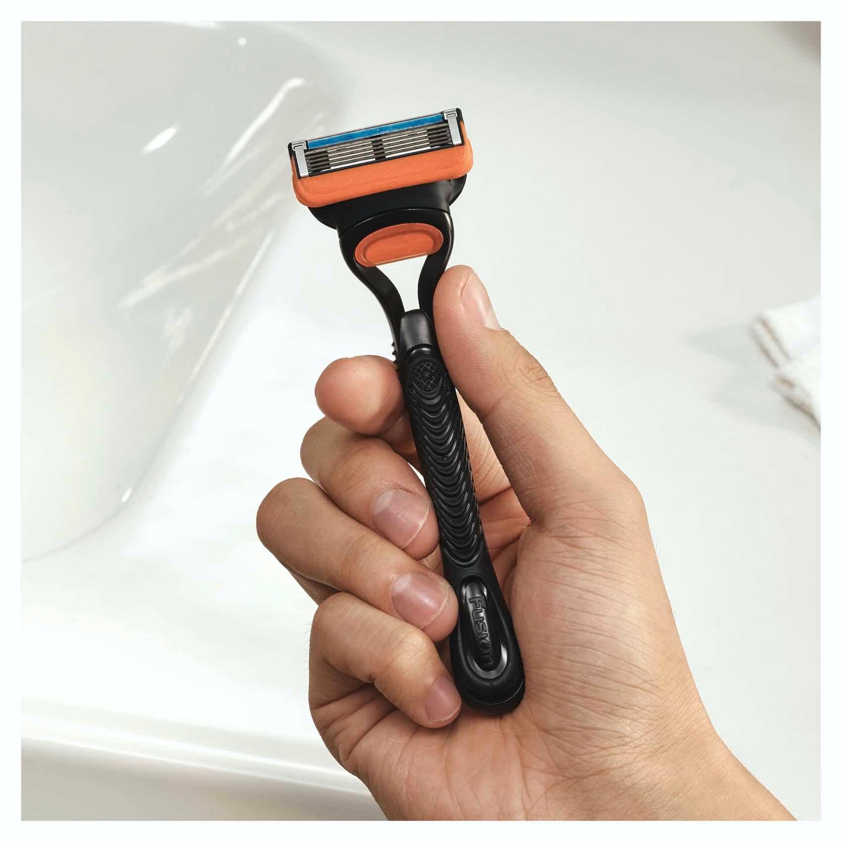 Gillette Razor Fusion 5 Blades A Smooth Long Lasting Shave 4 Pieces product thumbnail 6