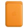 محفظة جلدية من Apple مزودة بخاصية MagSafe لجهاز iPhone من California Poppy