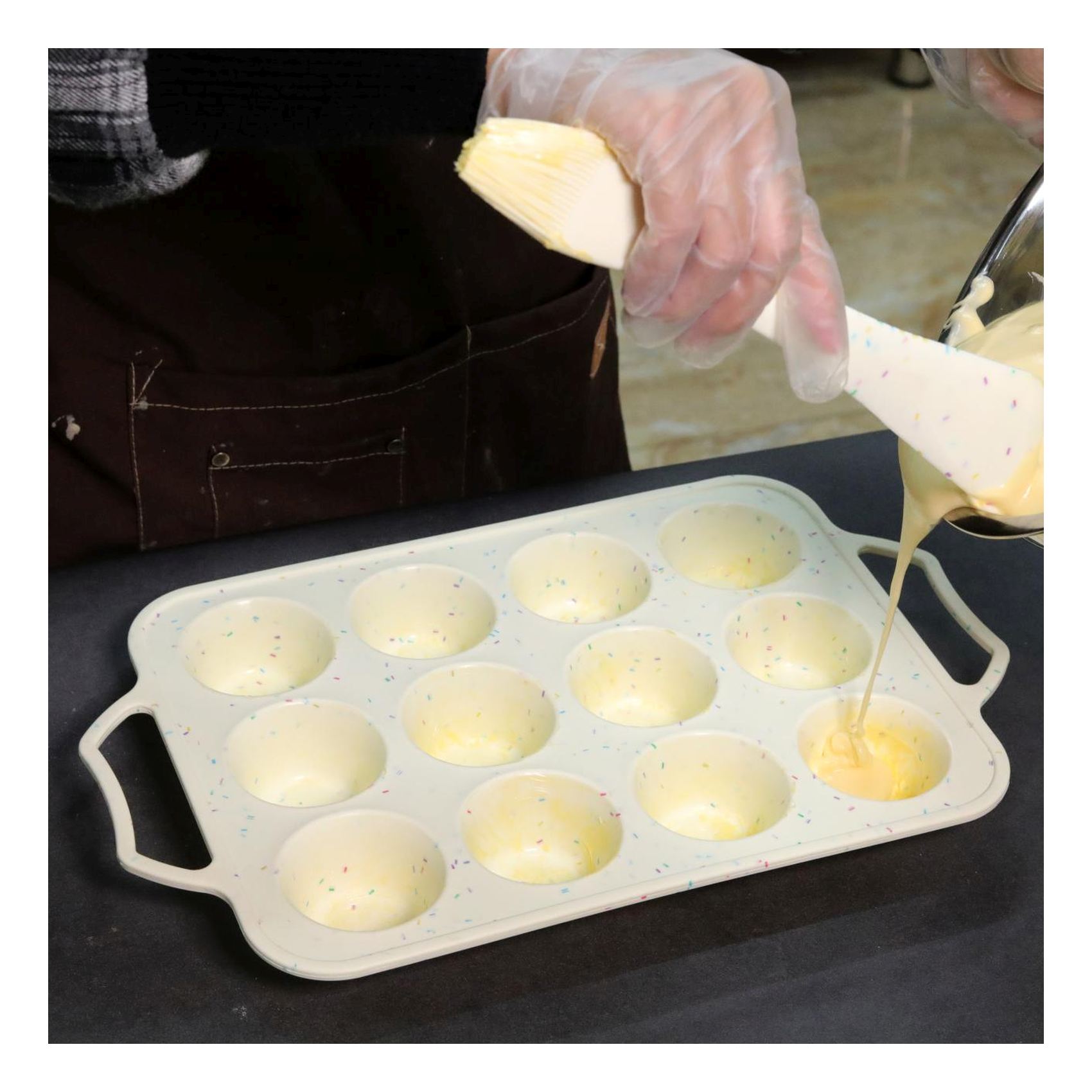 HomePro Elegant 12 Cups Silicone Muffin Pan
