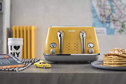 De&#39;Longhi Icona Capitals Yellow Vintage Style 4 Slice Toaster, 6 Browning Levels, 4 Extra Wide Bread Slots, Defrost And Reheat Functions, Removable Crumb Tray, Ctoc4003.Y