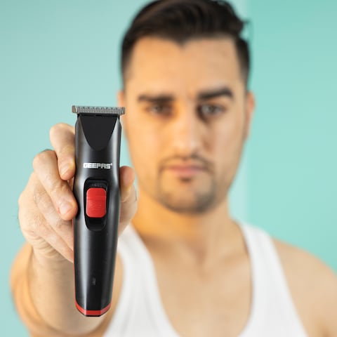 Geepas ماكينة تشذيب قابلة للشحن مع تشغيل لاسلكي، GTR8126N، 40 دقيقة من العمل المستمر، أداء قطع عالي، بطارية تدوم طويلاً مع شحن من 6 إلى 8 ساعات