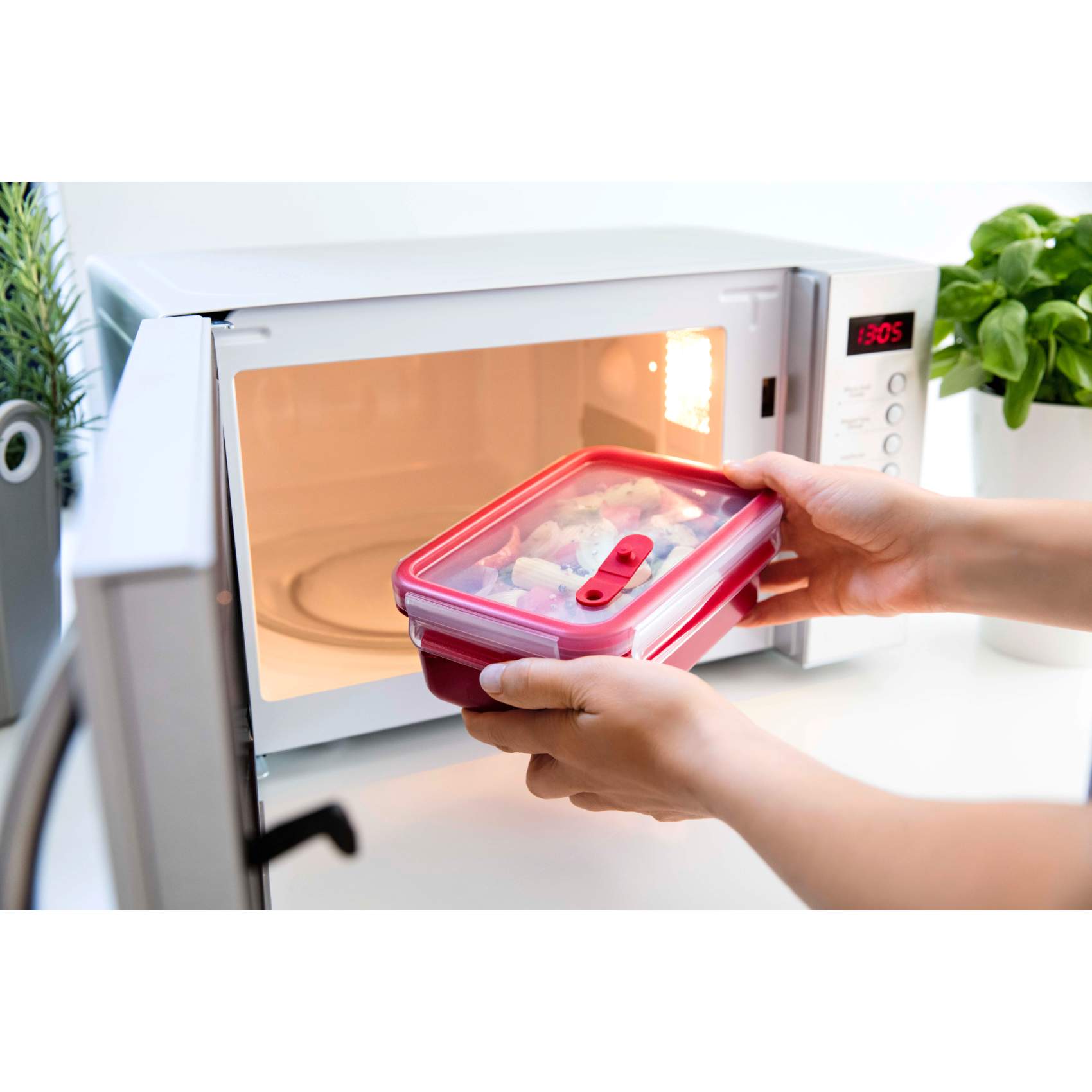 Tefal MasterSeal Plastic Micro Rectangular Food Storage Box Red/Clear 5.5L