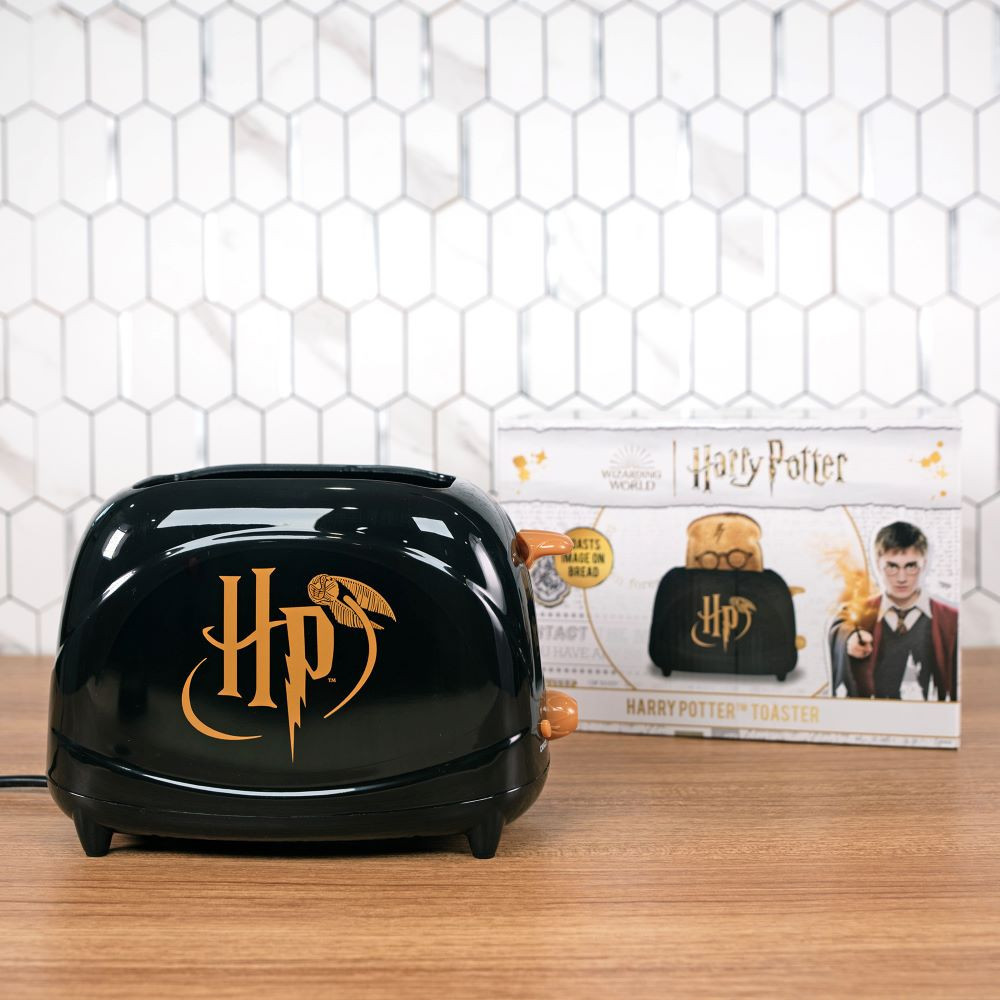 Harry Potter Kitchen Appliances - Toaster and Hogwarts Waffle Maker