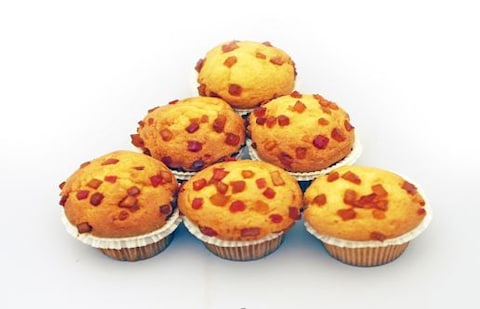 Buy Muffin Cup Cake With Daily Different Fresh Fruit 6 Pieces in Kuwait