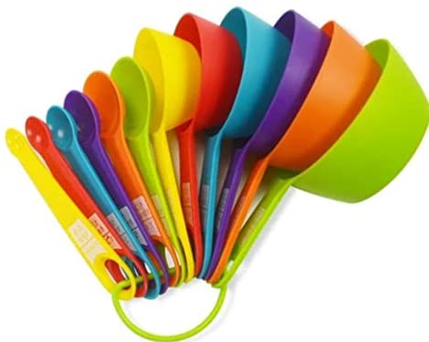 12 Piece Plastic Measuring Cups and Measuring Spoons