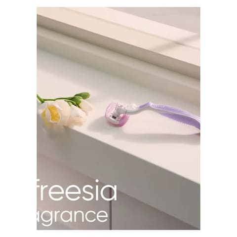 Venus Comfortglide Breeze Razor Handle With 4 Blade Refills