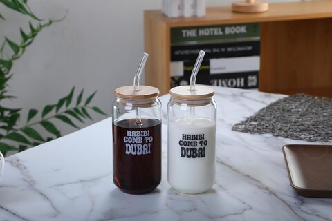1CHASE Borosilicate &quot;Habibi Come To Dubai&quot; Printed Drinking Glasses With Bamboo Lid And Glass Straw, 550ml, Can Shaped Glass Cups - Set Of 2