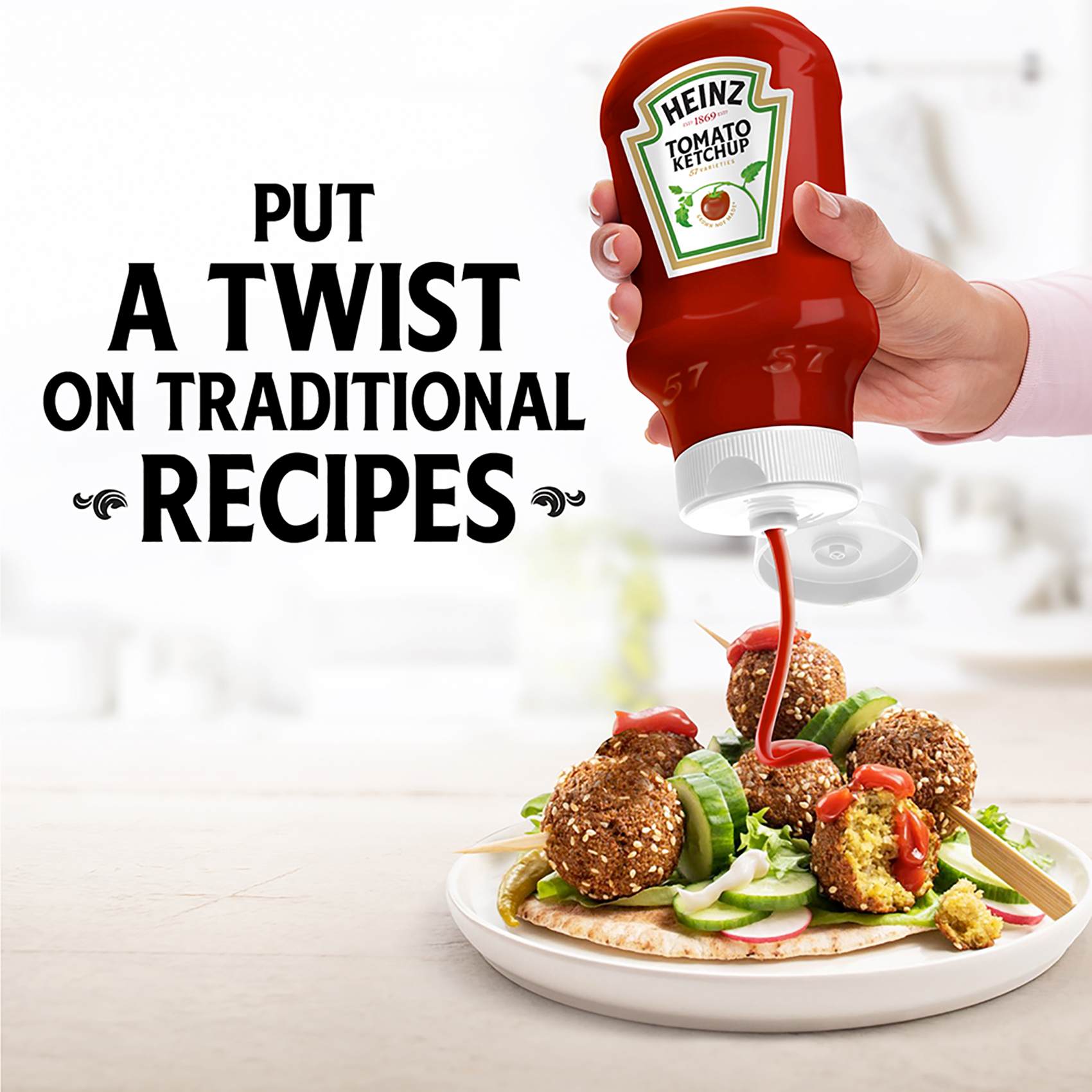 Heinz Tomato Ketchup Top Down Squeezy Bottle 910g