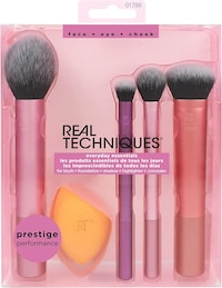 The Everyday Essentials set from Real Techniques gives you 5 essential tools to master any look tapered, soft and fluffy bristles. Blend powder blush evenly for a smooth, natural look