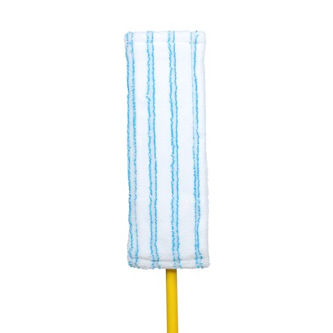 APEX MICROFIBRE FLAT MOP  WITH A WIDE CLEANING SURFACE AND ERGONOMIC HANDLE.