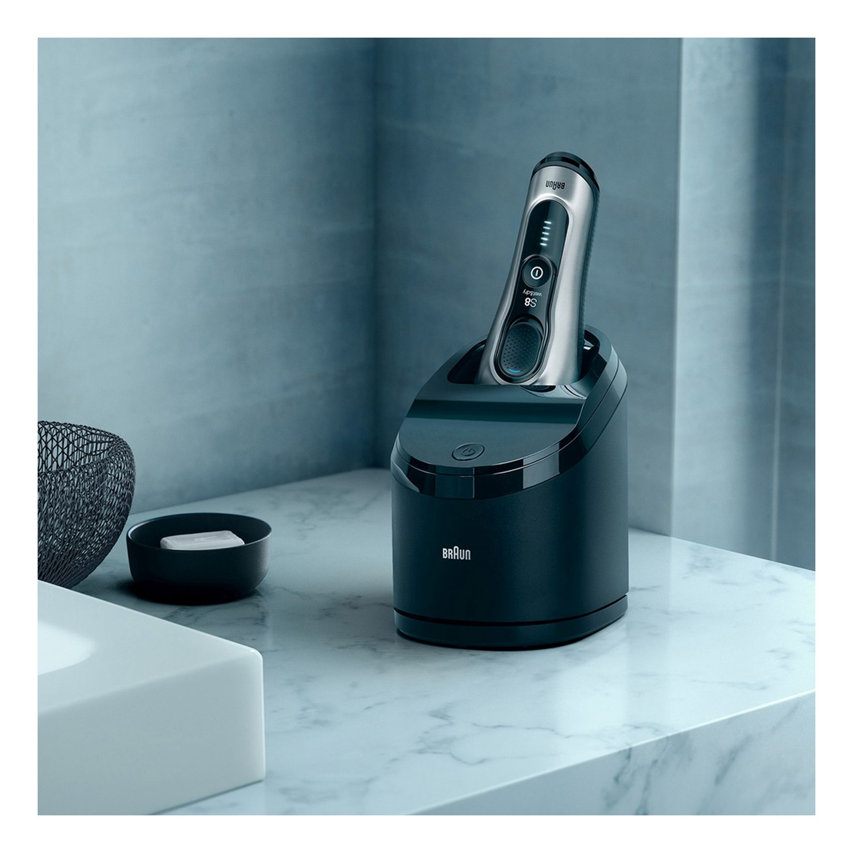 BRAUN - 8390CC-V ブラウン Amazon | 【除菌洗浄器付き】 ブラウン シリーズ8 メンズ電気
